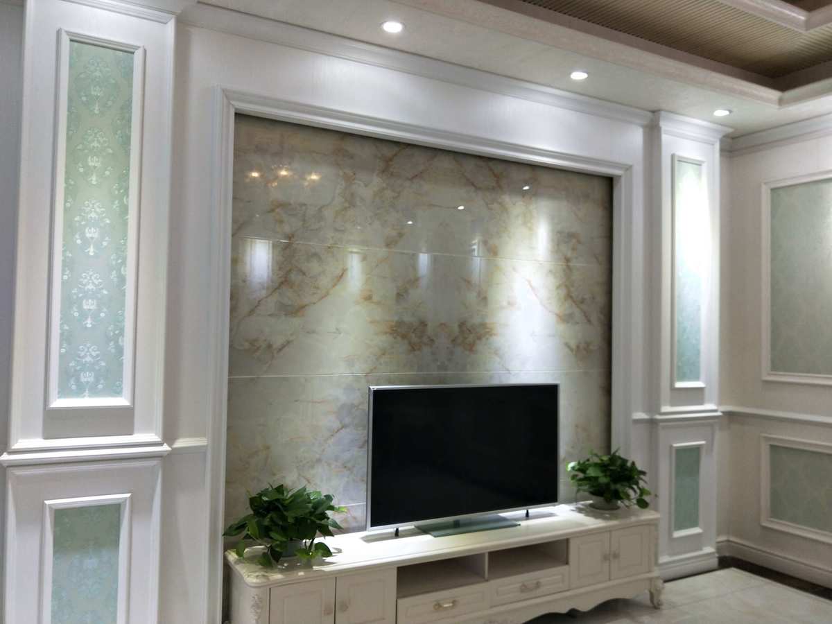 集成墻板背景墻案例解析 用美篇集成墻面打造現代家居美學